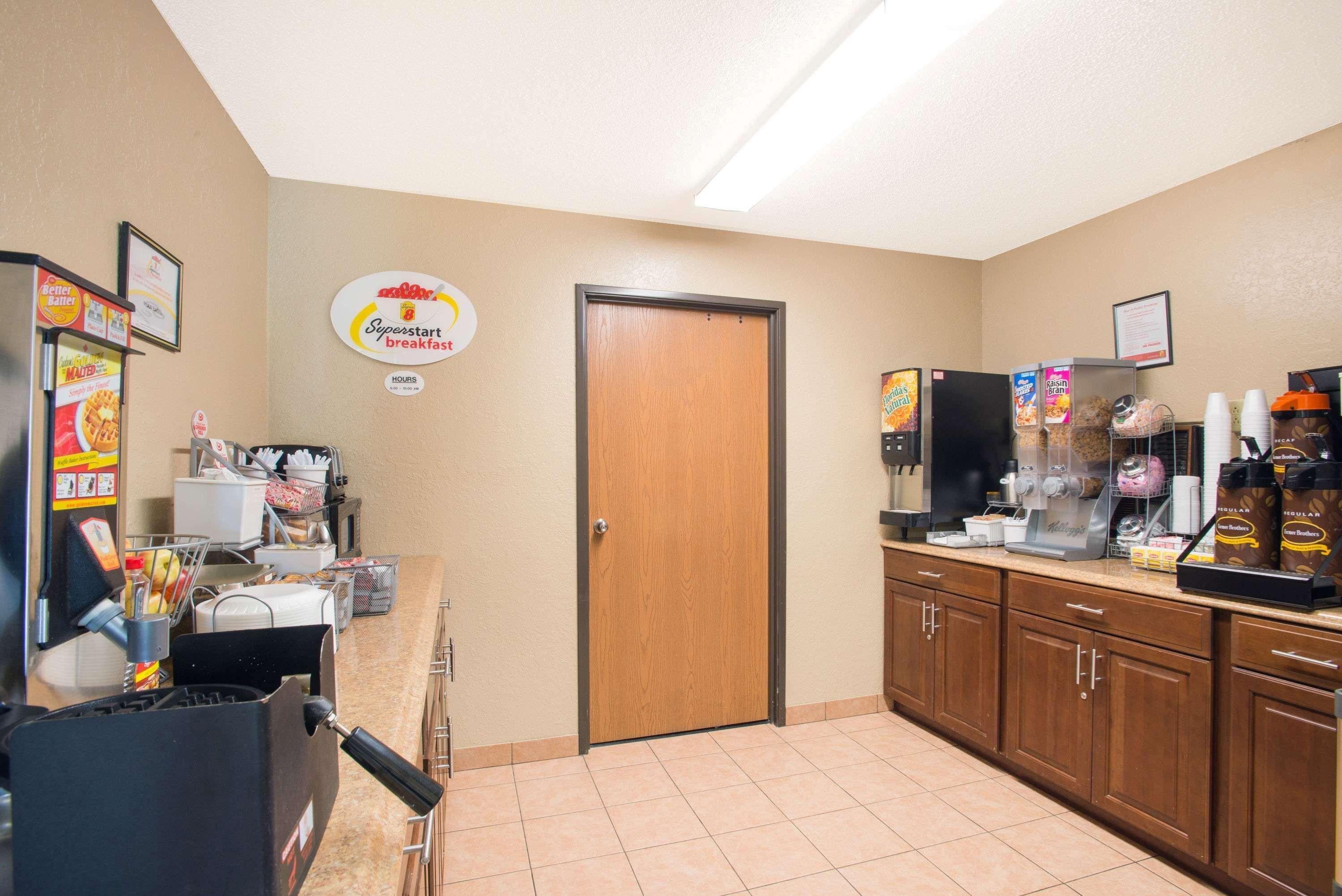 Super 8 By Wyndham Massena Ny Motel Exterior photo